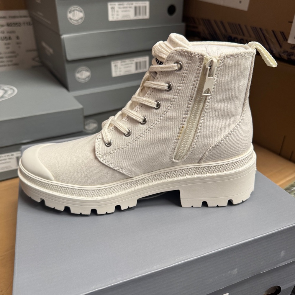 Palladium Pallabase Twill Leather Sneaker
Boots White S48 96907-116 - Picture 6 of 7